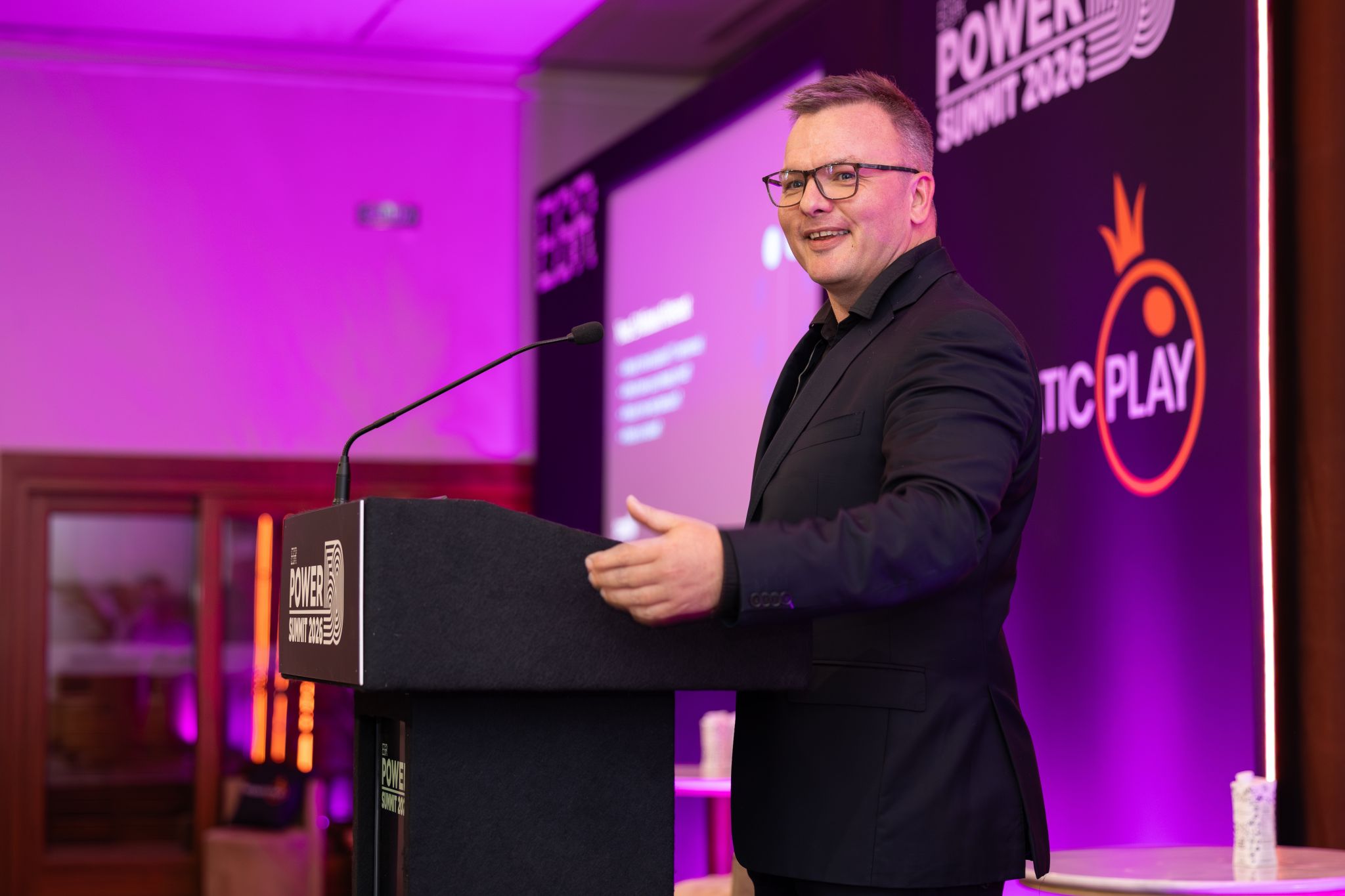 Leo Judkins addressing the room.